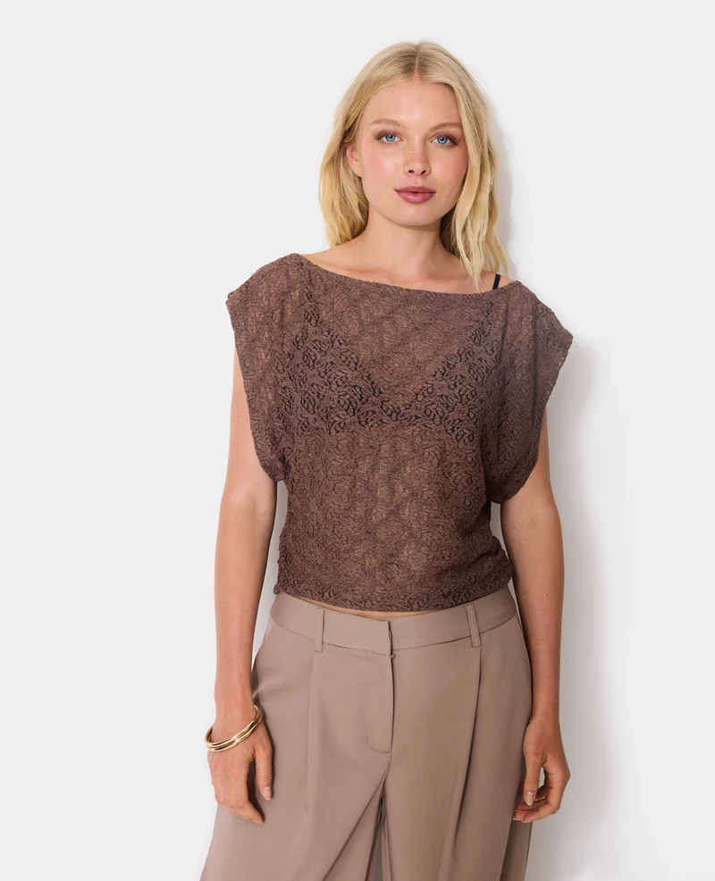 Top en dentelle emmanchures larges