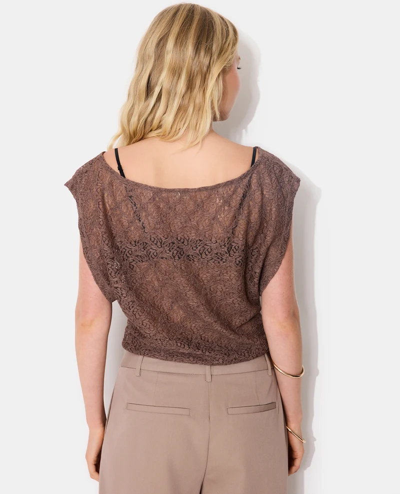 Top en dentelle emmanchures larges