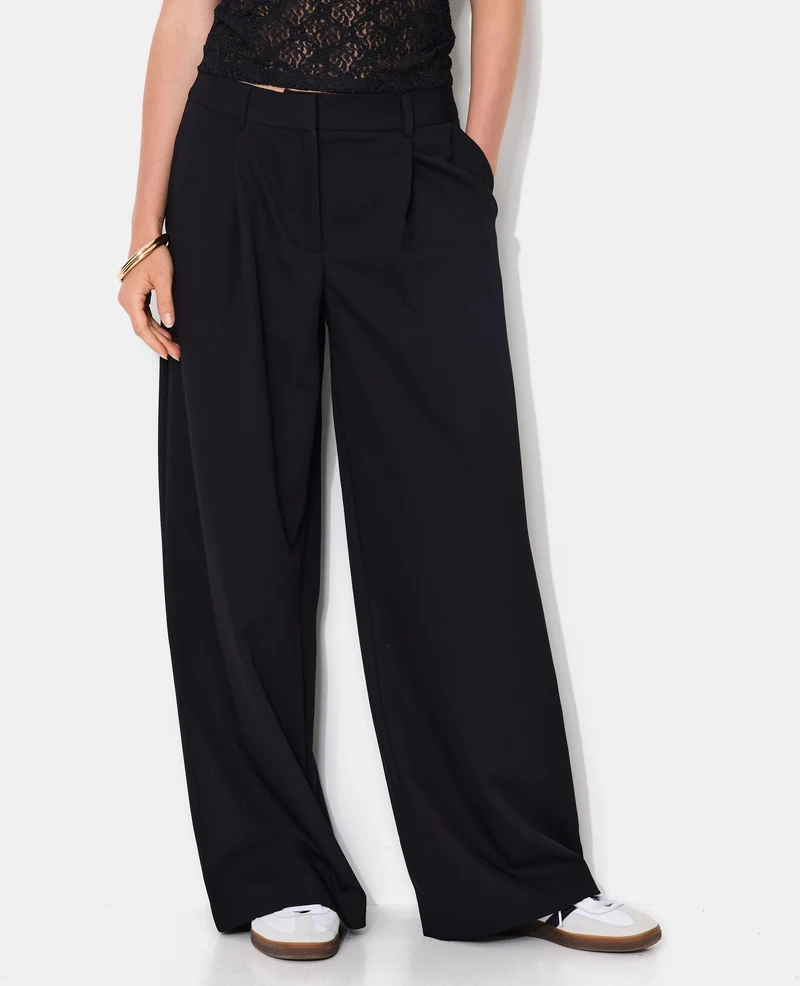 Pantalon large et droit avec pinces