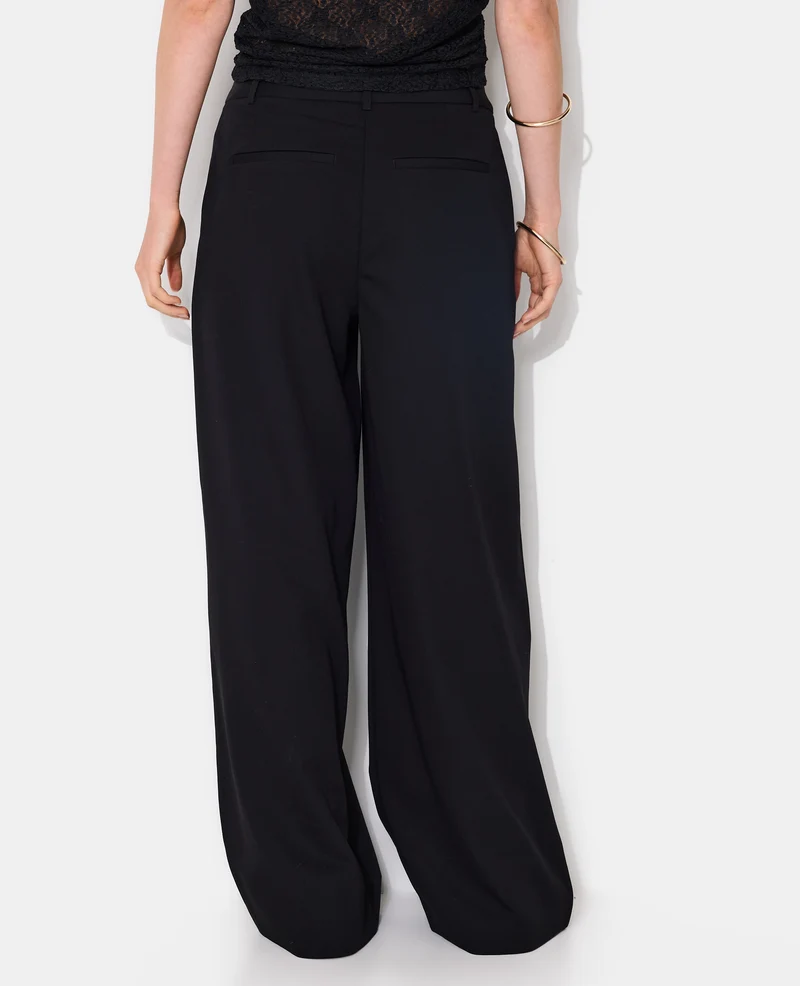 Pantalon large et droit avec pinces