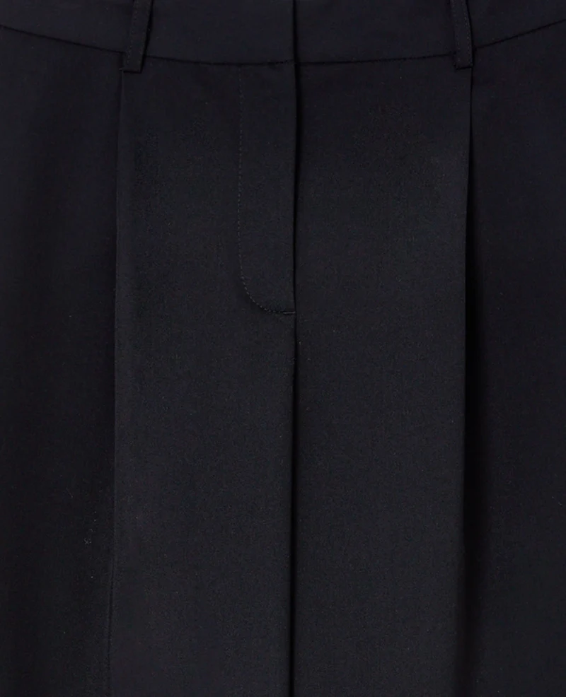 Pantalon large et droit avec pinces