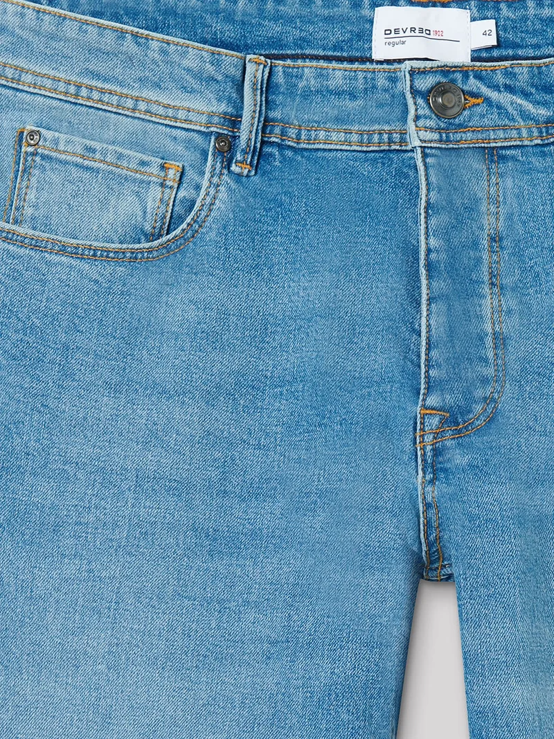 Jean denim regular en coton mélangé
