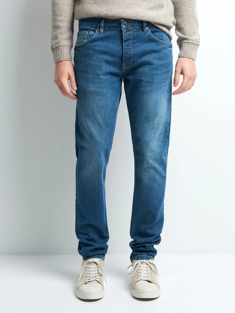 Jean denim slim en coton mélangé