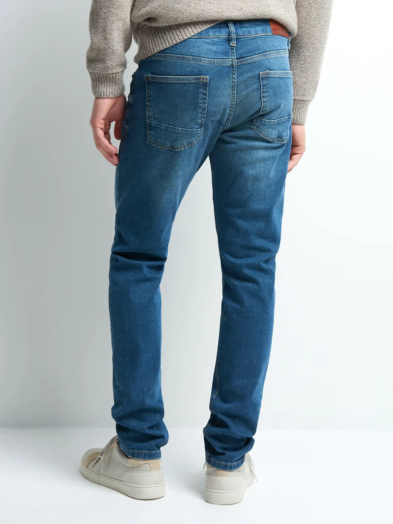 Jean denim slim en coton mélangé