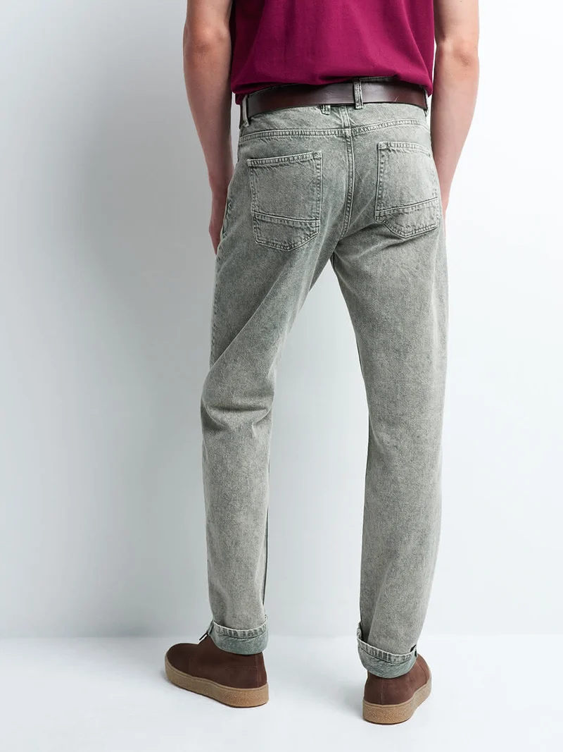 Jean couleur regular en coton délavé