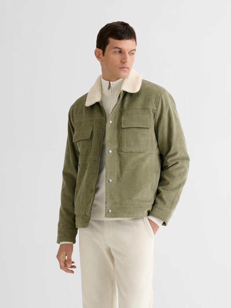 Veste en velours côtelé col sherpa