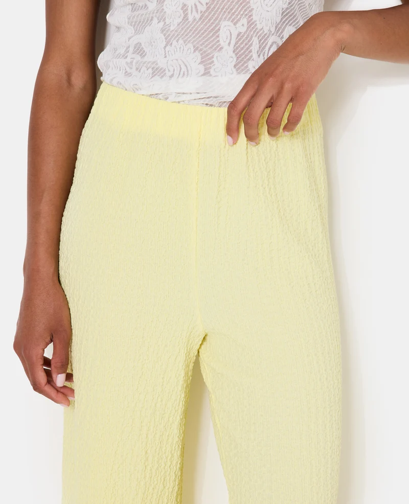 Pantalon droit en tissu bubble reliefé