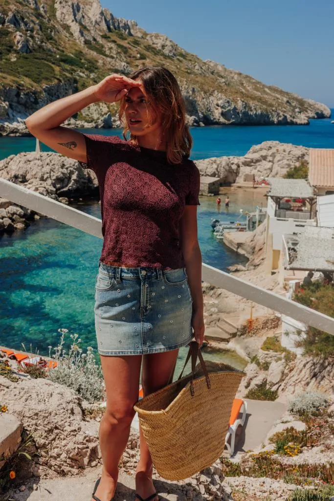 Jupe mini en jean avec œillets métalliques