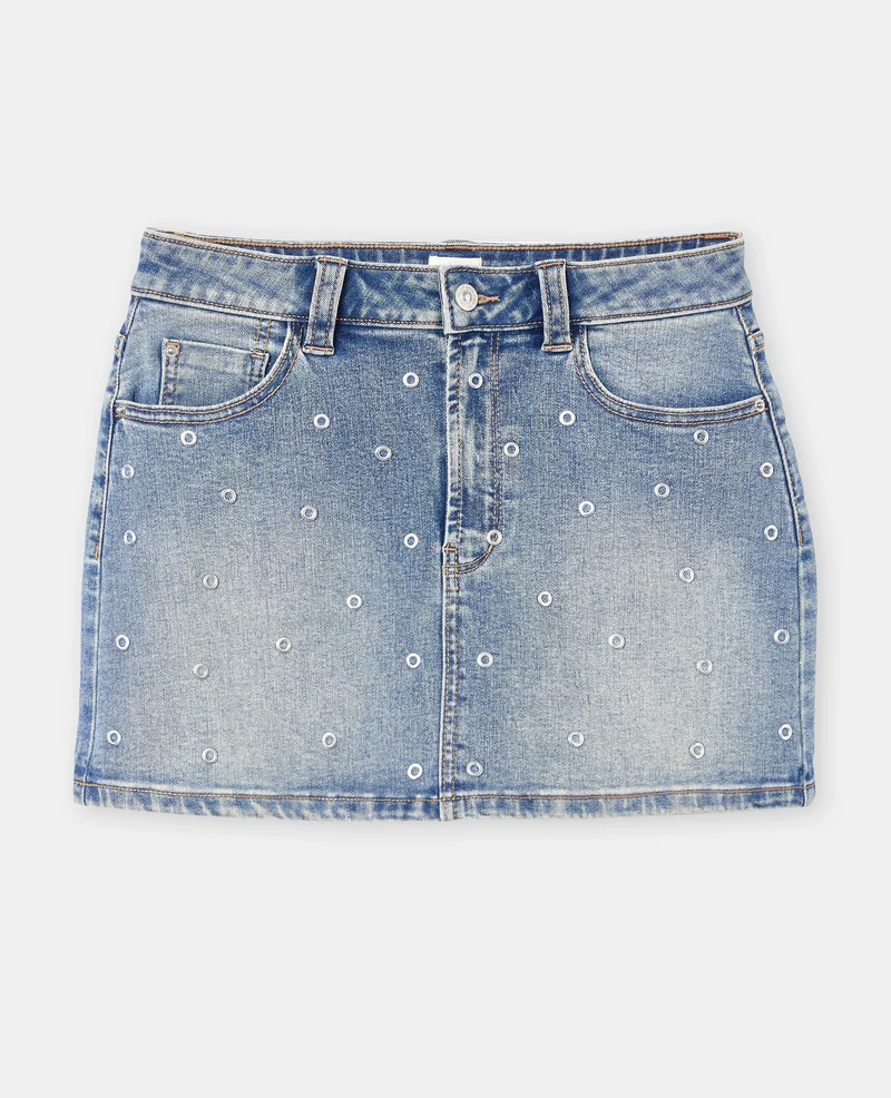 Jupe mini en jean avec œillets métalliques