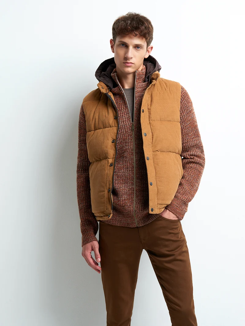 Gilet sans manche col montant
