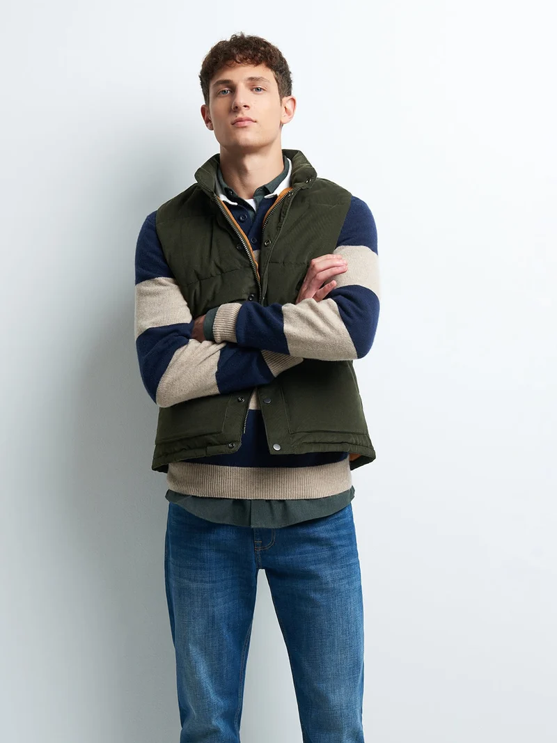Gilet sans manche col montant