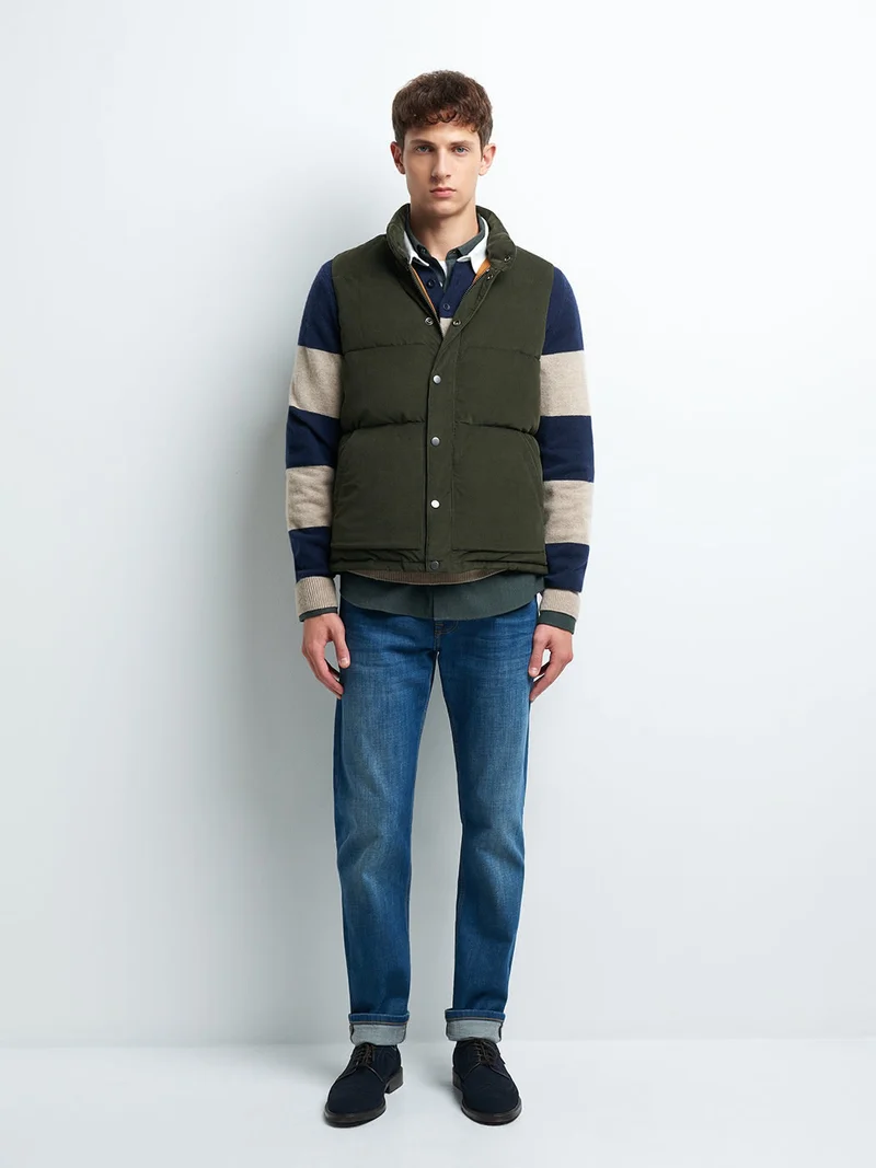 Gilet sans manche col montant