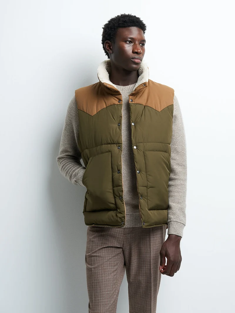 Gilet sans manche col montant