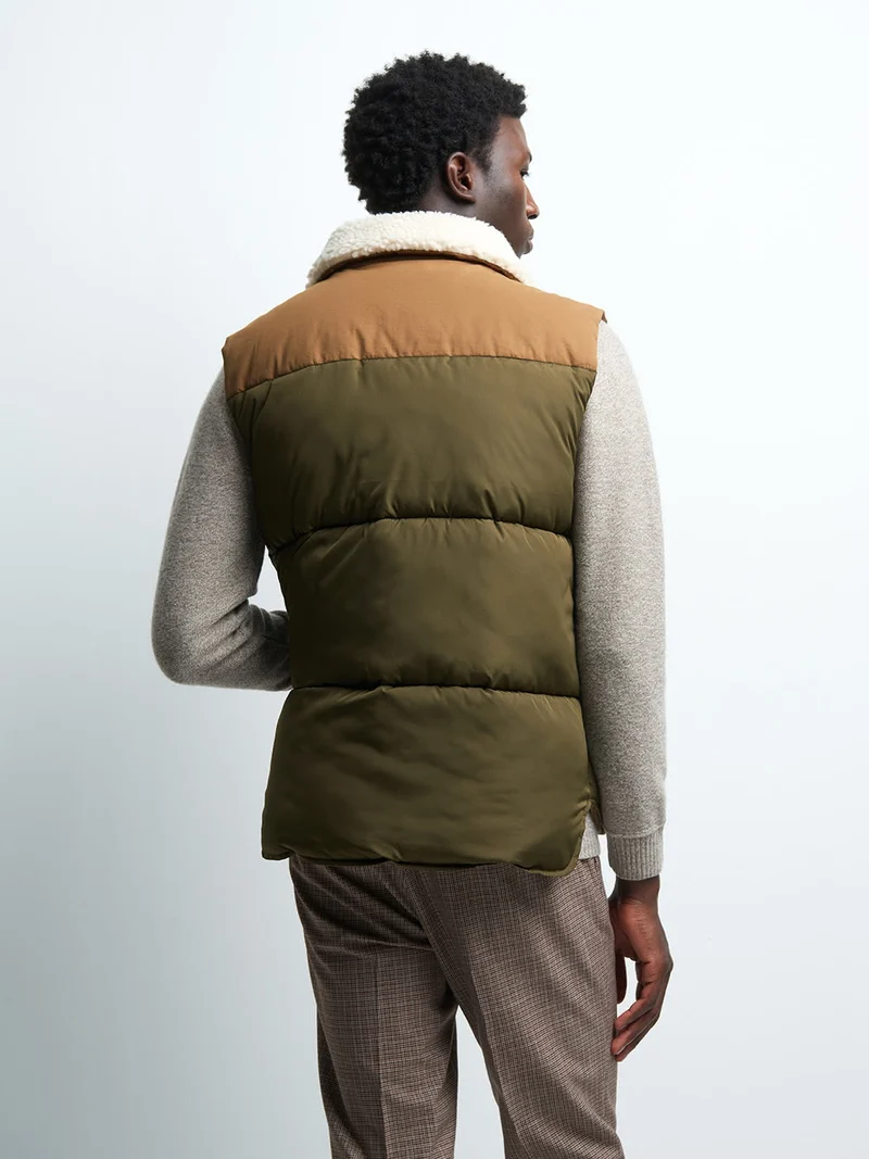 Gilet sans manche col montant