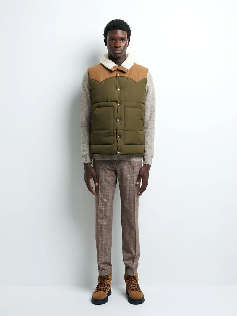 Gilet sans manche col montant