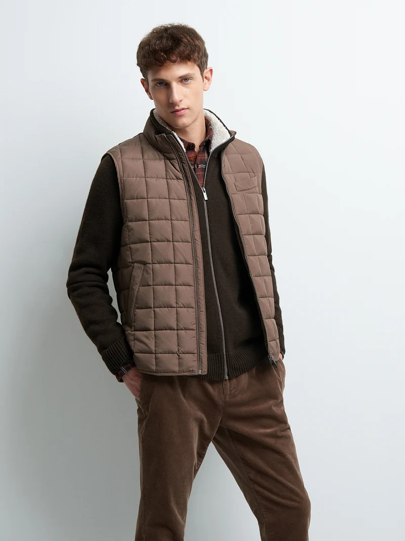 Gilet sans manche col montant