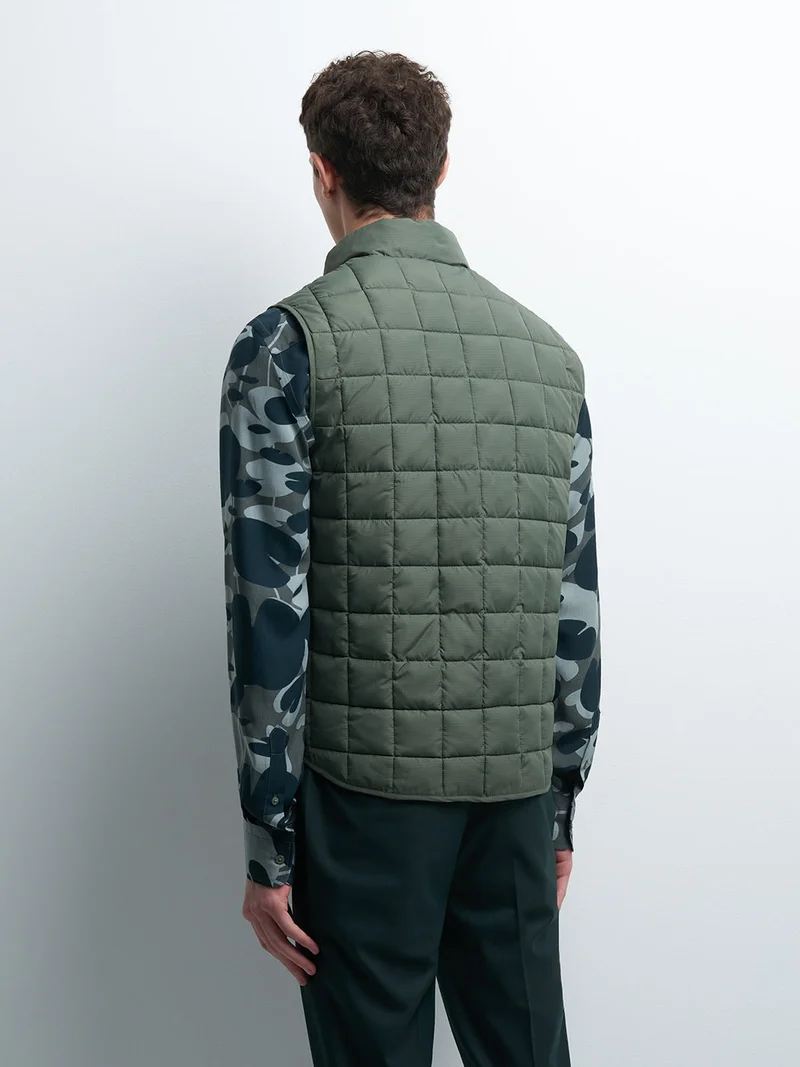 Gilet sans manche col montant