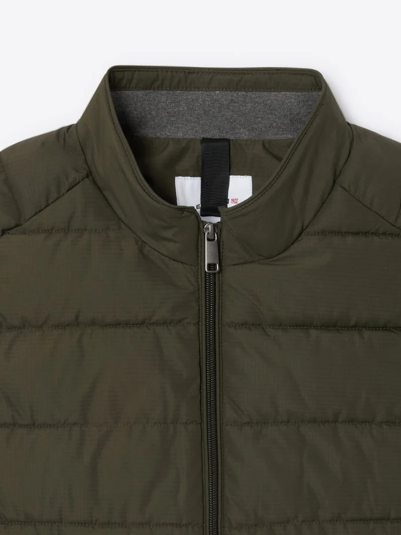 Gilet sans manches à col montant