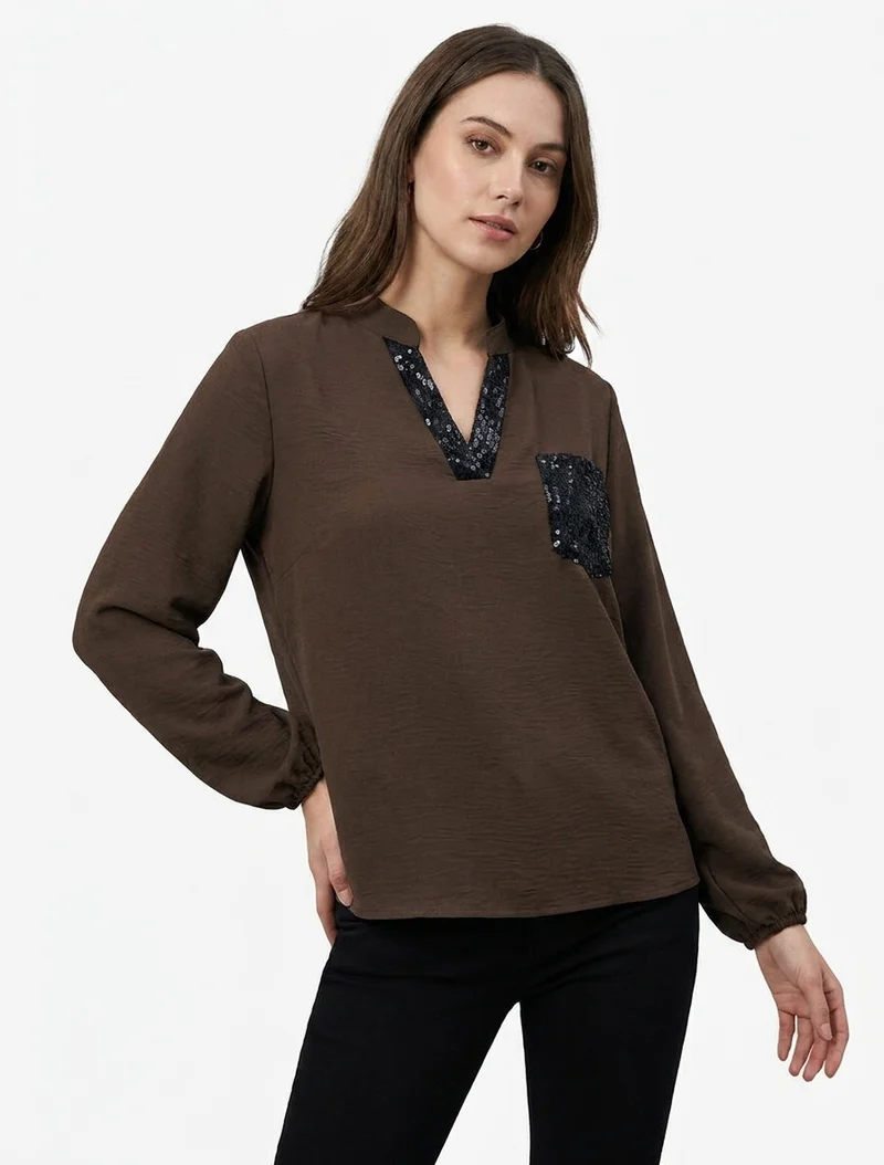 Top droit à col V et poche à sequins - Marron
