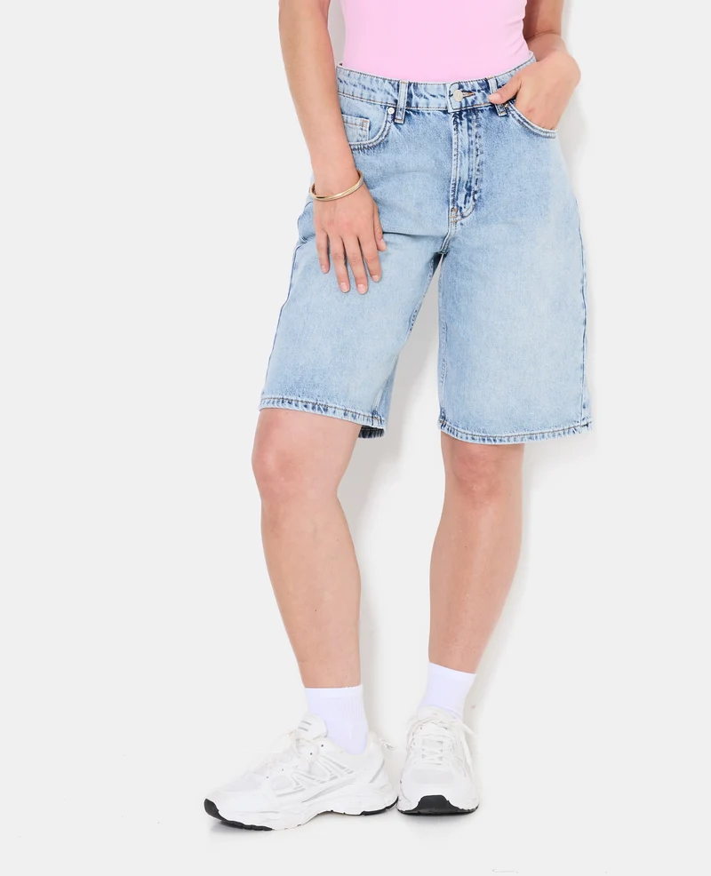 Bermuda en jean avec étoiles strass léopard