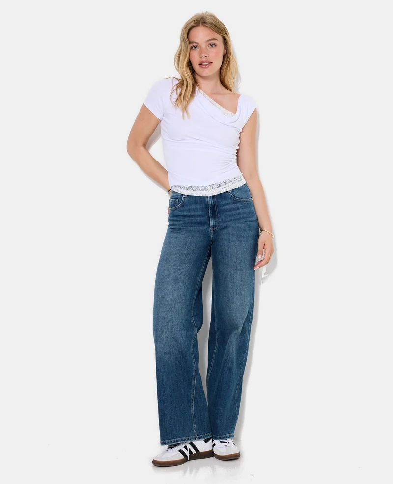 T-shirt asymétrique avec dentelle