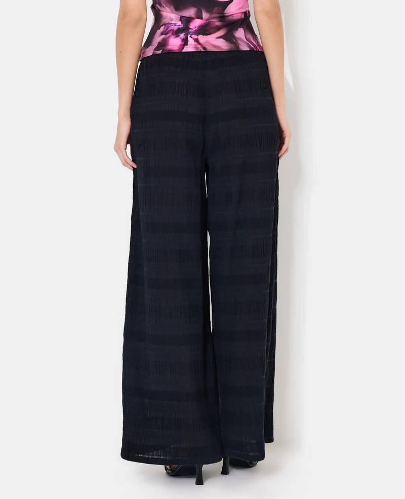 Pantalon droit et ample en tissu texturé
