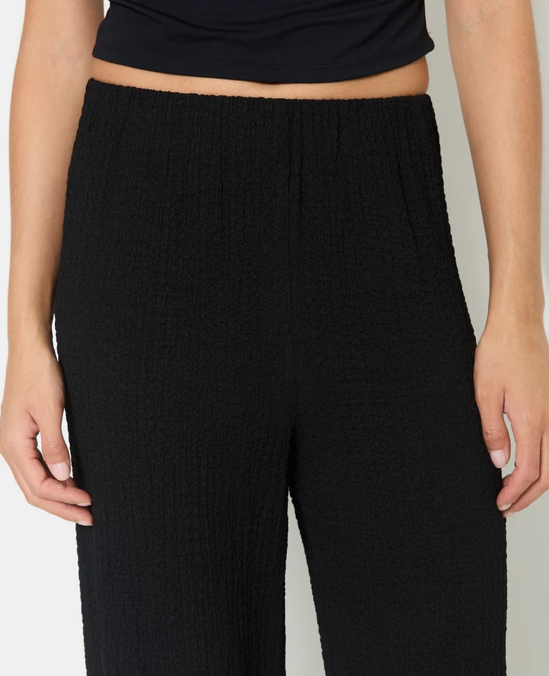Pantalon droit en tissu bubble reliefé
