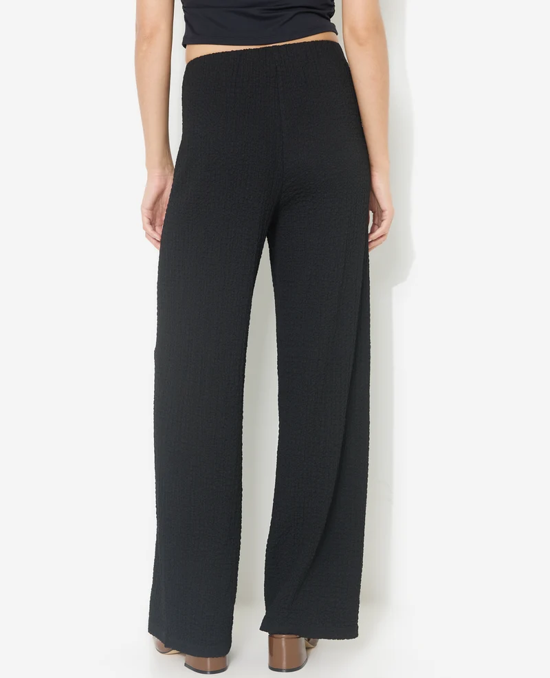 Pantalon droit en tissu bubble reliefé