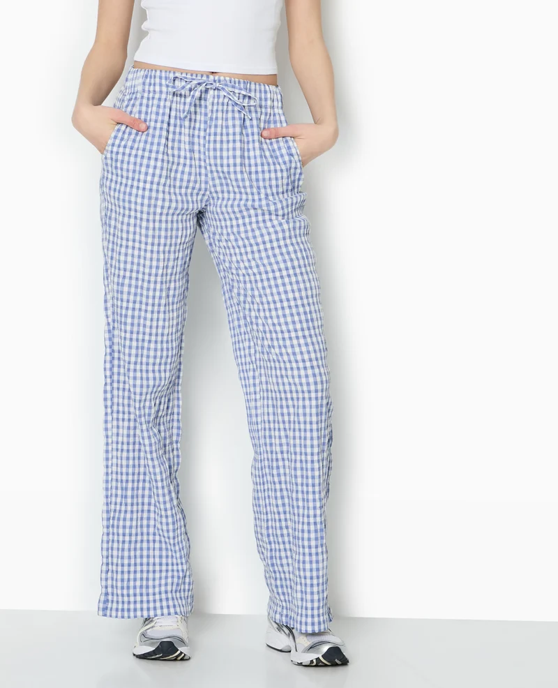 Pantalon droit en tissu gaufré motif vichy