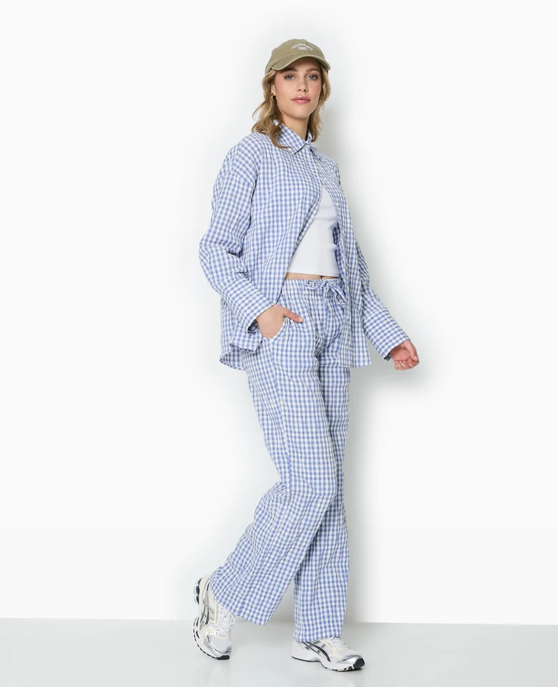 Pantalon droit en tissu gaufré motif vichy