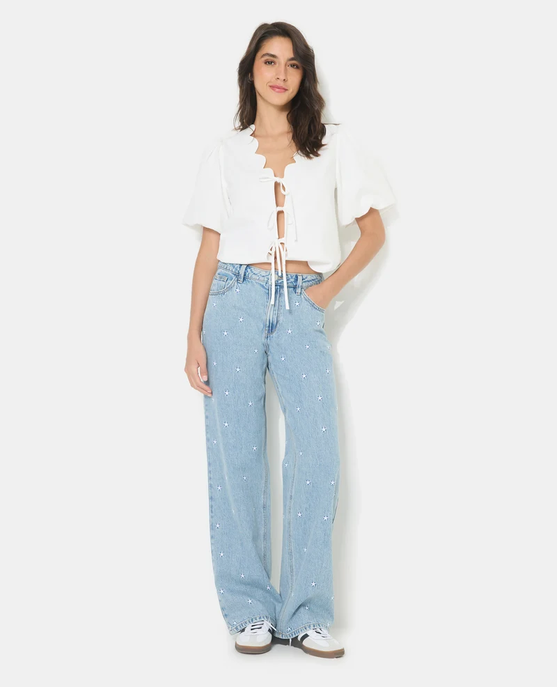 Jean wide taille medium avec étoiles brodées