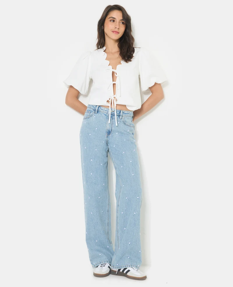 Jean wide taille medium avec étoiles brodées