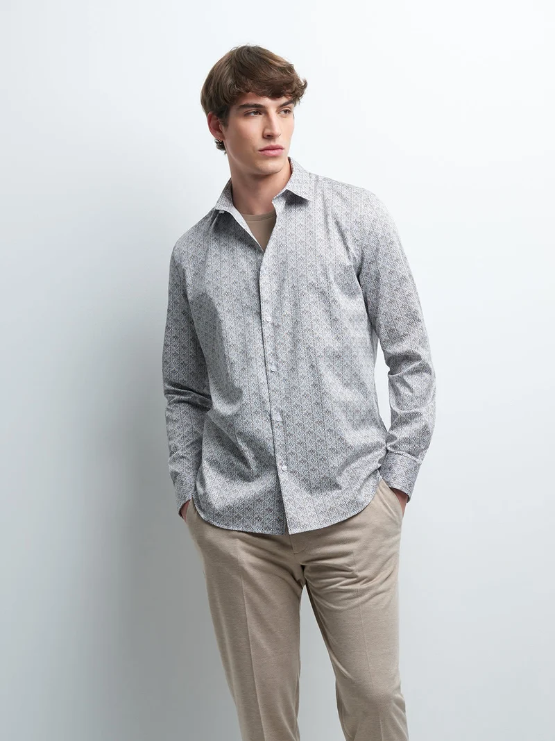 Chemise slim en satin géométrique