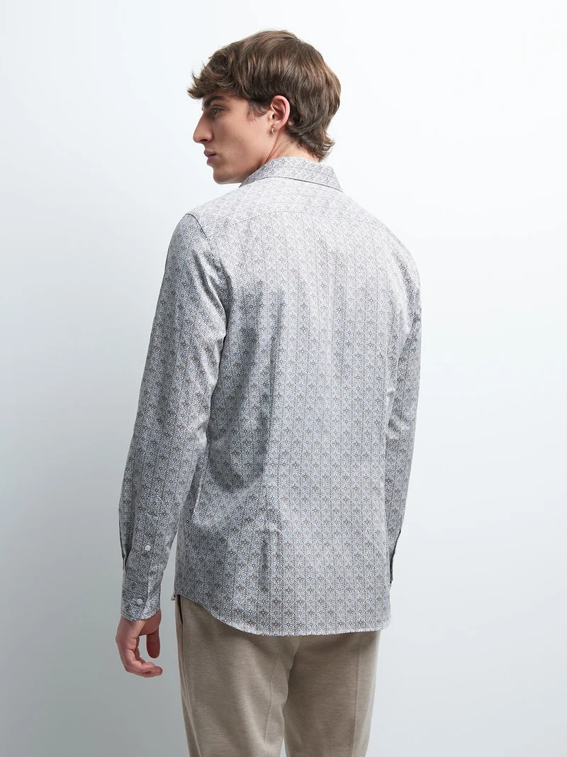 Chemise slim en satin géométrique