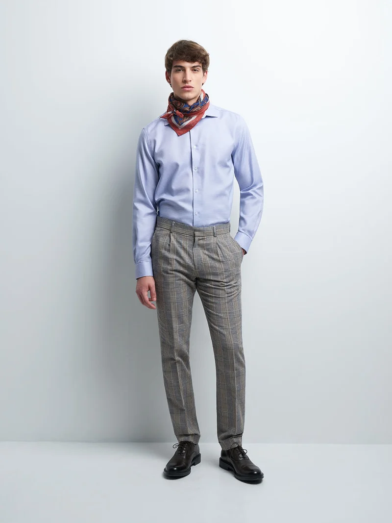 Chemise slim en jacquard faux uni
