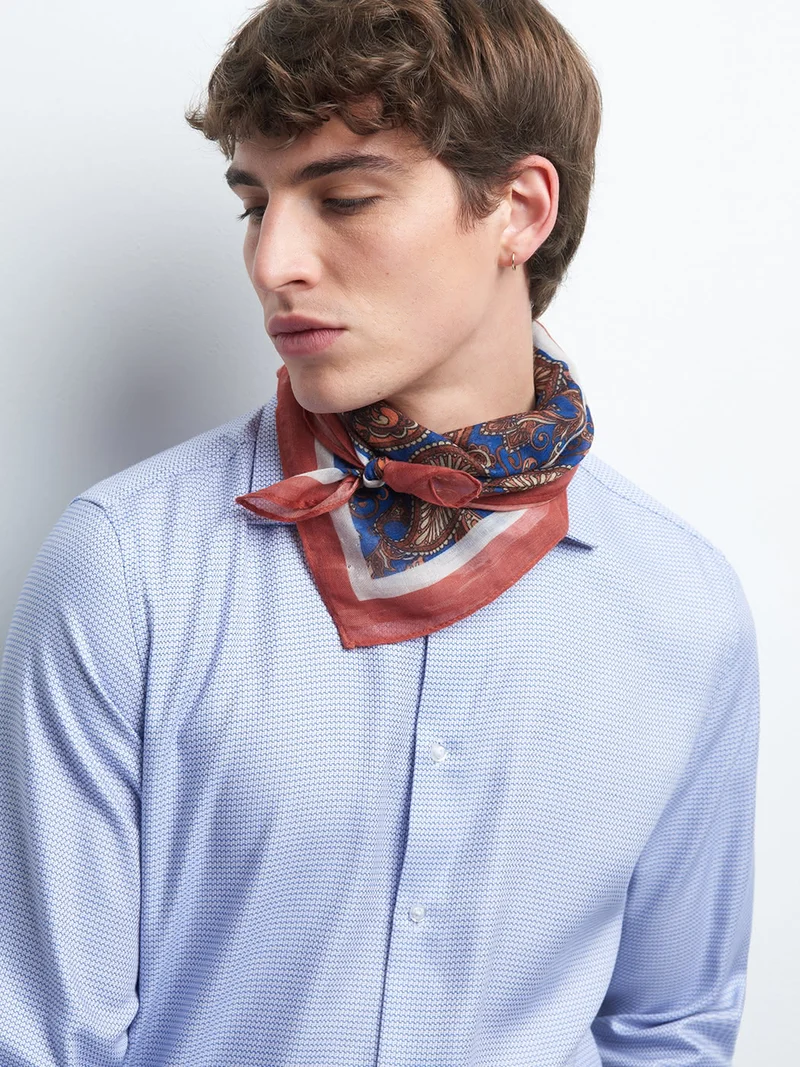 Chemise slim en jacquard faux uni