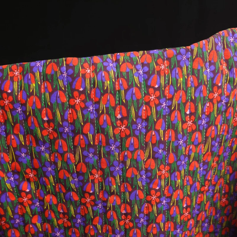 Coton matelassé réversible | Champ floral rouge & rayures violettes