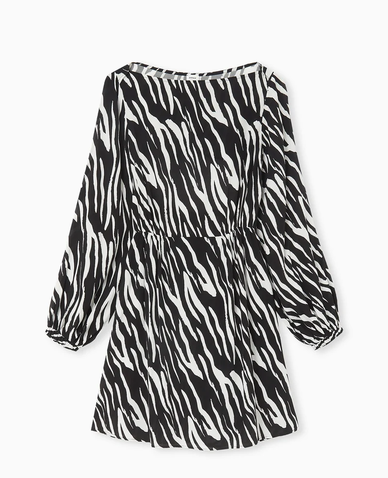 Robe courte avec découpe dos