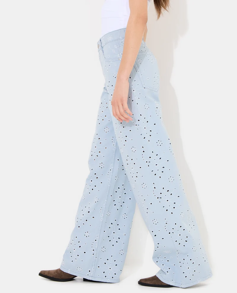 Jean wide ajouré façon broderie anglaise