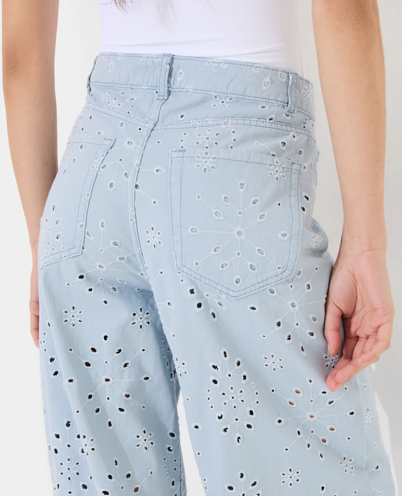 Jean wide ajouré façon broderie anglaise