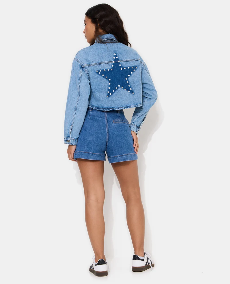 Veste courte en jean avec étoile et clous