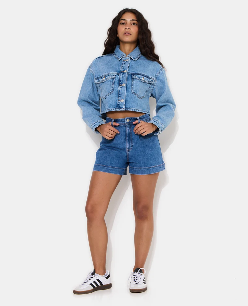 Veste courte en jean avec étoile et clous