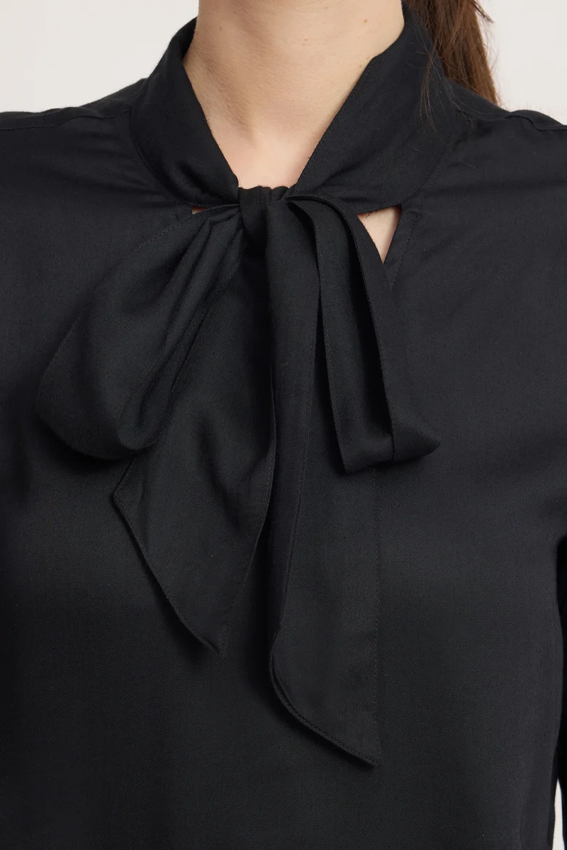 Yareli|100% Cotton Top With Neck Tie-Up
