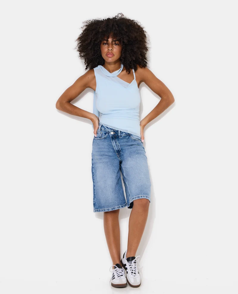 Top asymétrique avec écharpe intégrée