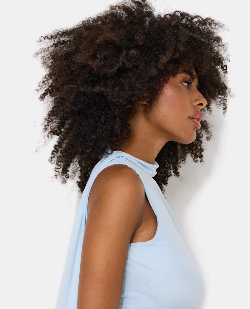 Top asymétrique avec écharpe intégrée