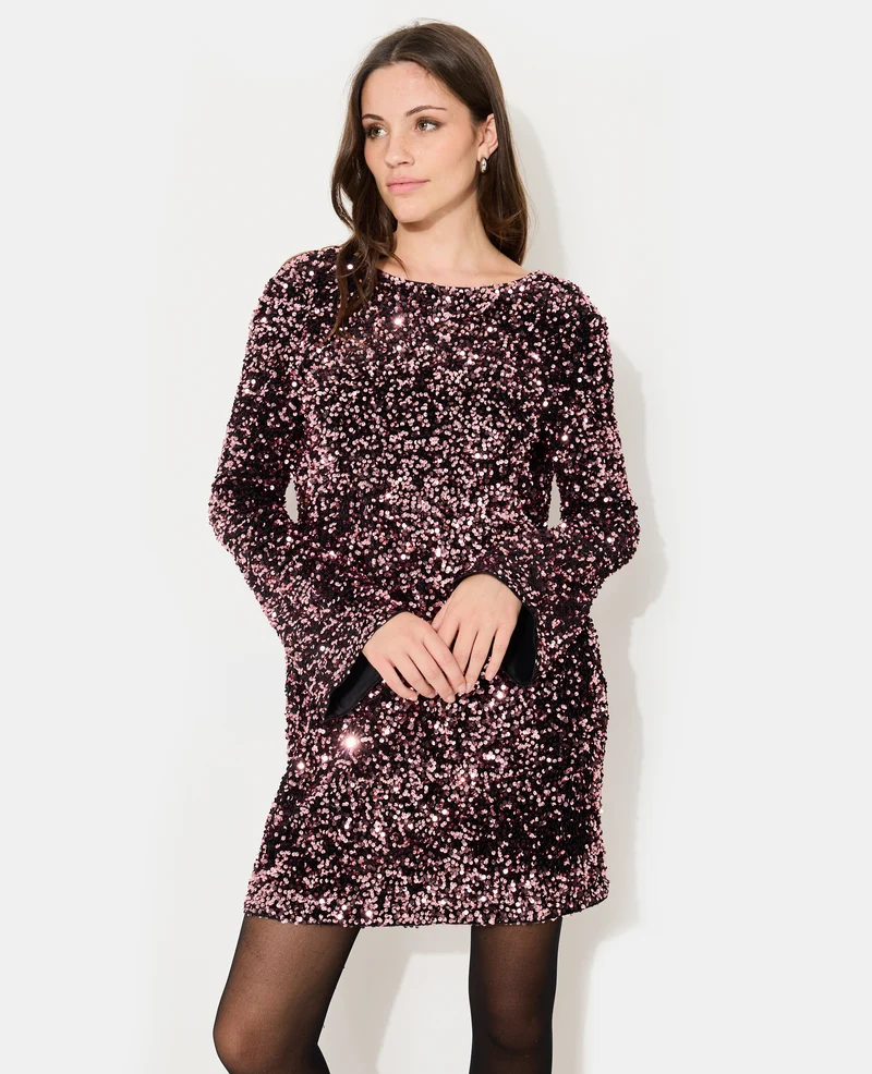 Robe courte dos V avec sequins