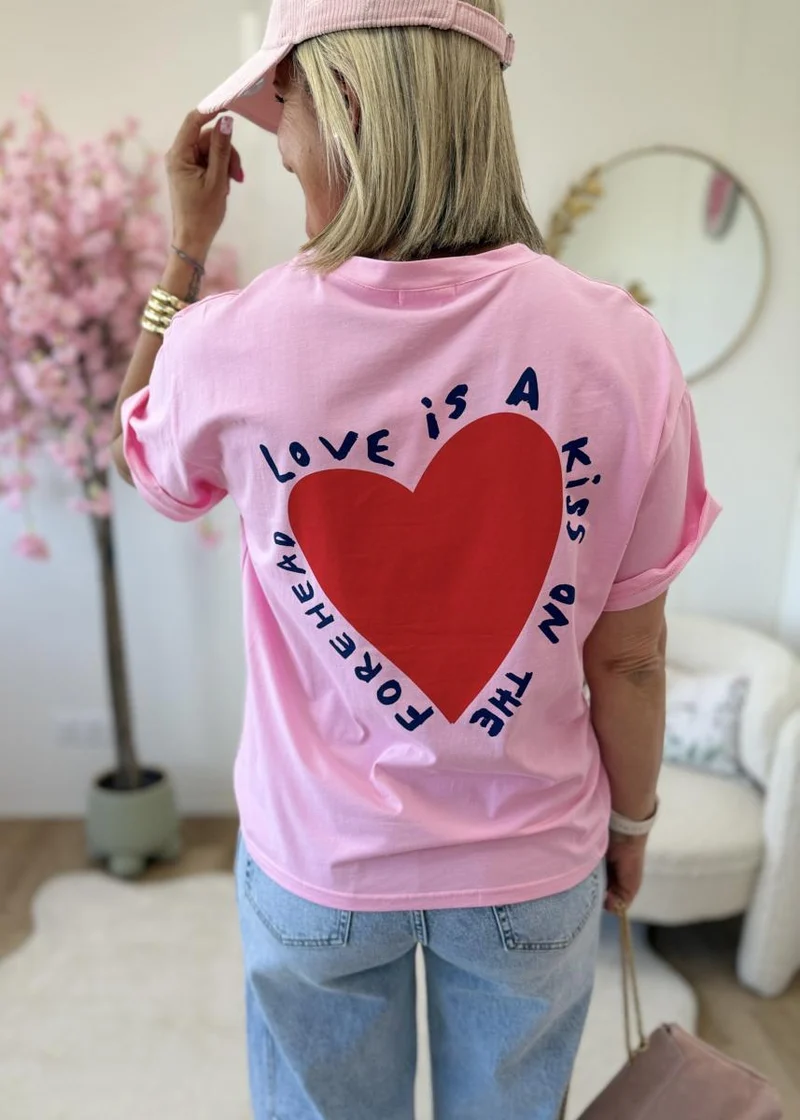 T shirt love is a kiss