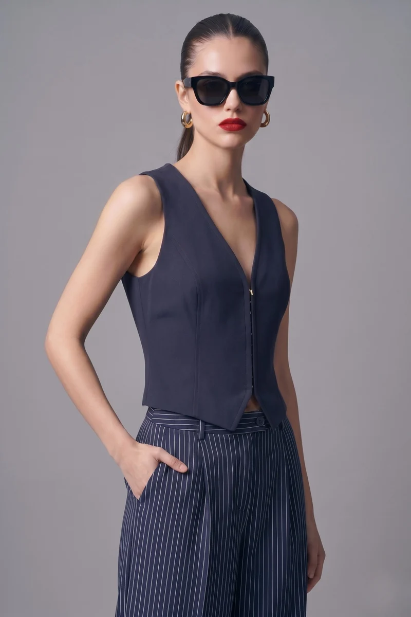 Claudia|Viscose V-Neck Crop Waistcoat