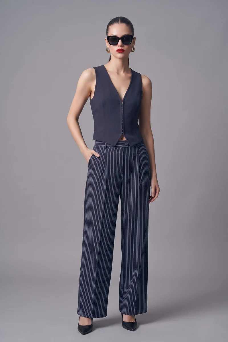 Claudia|Viscose V-Neck Crop Waistcoat