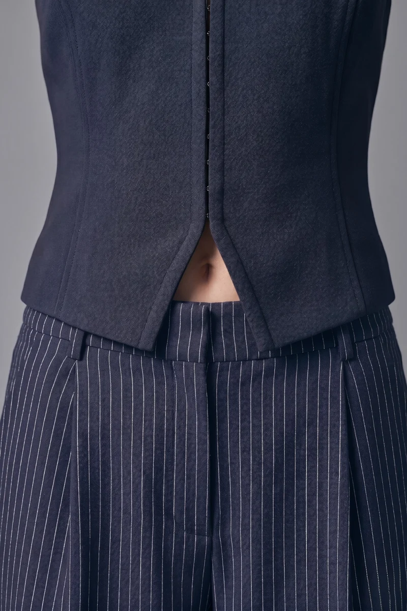 Claudia|Viscose V-Neck Crop Waistcoat